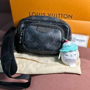Louis Vuitton Monogram Eclipse Taigarama Outdoor Pouch Noir